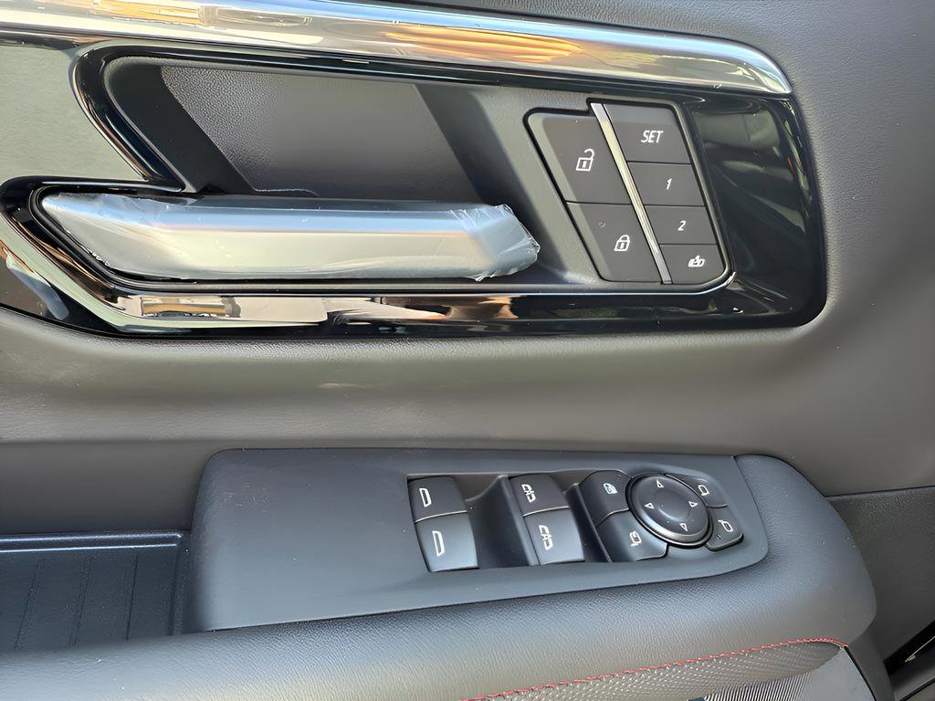 Used 2026 Chevrolet Suburban RST w/ Comfort Package image 10