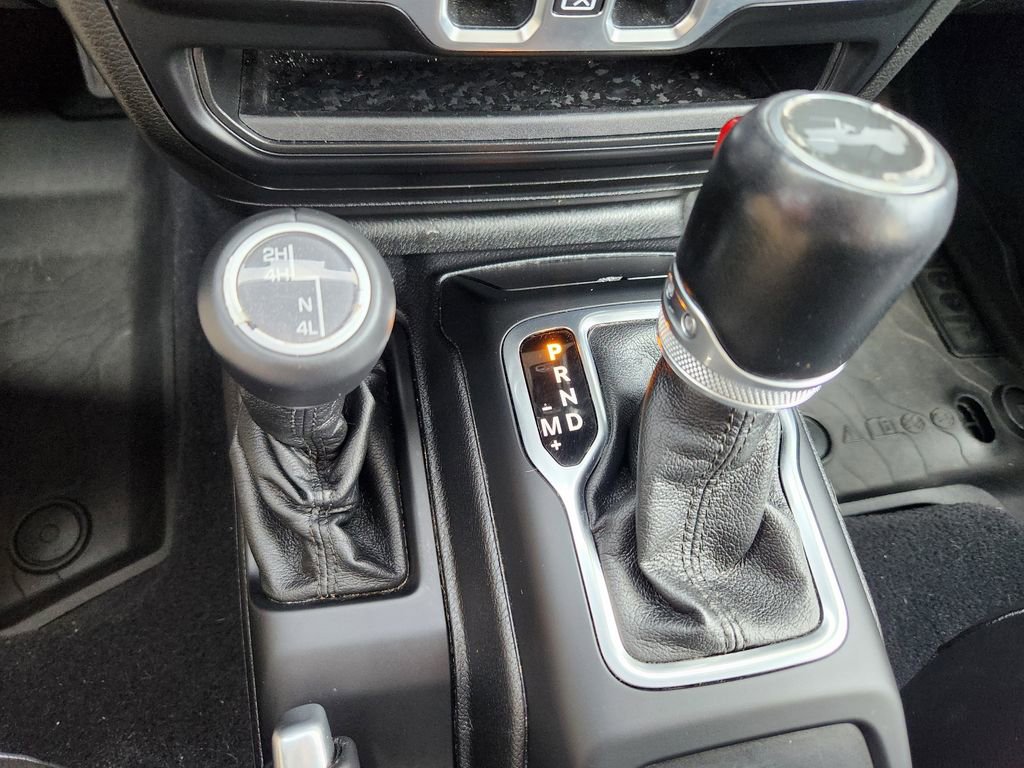 Used 2020 Jeep Wrangler Unlimited Sahara image 16