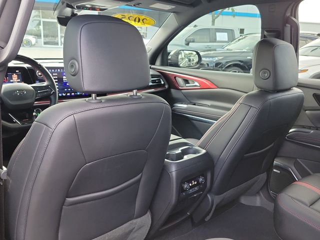 Used 2025 Chevrolet Traverse RS FWD image 18