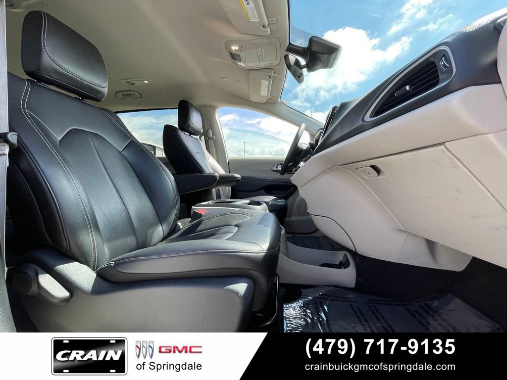 Used 2024 Chrysler Pacifica Touring-L FWD image 31