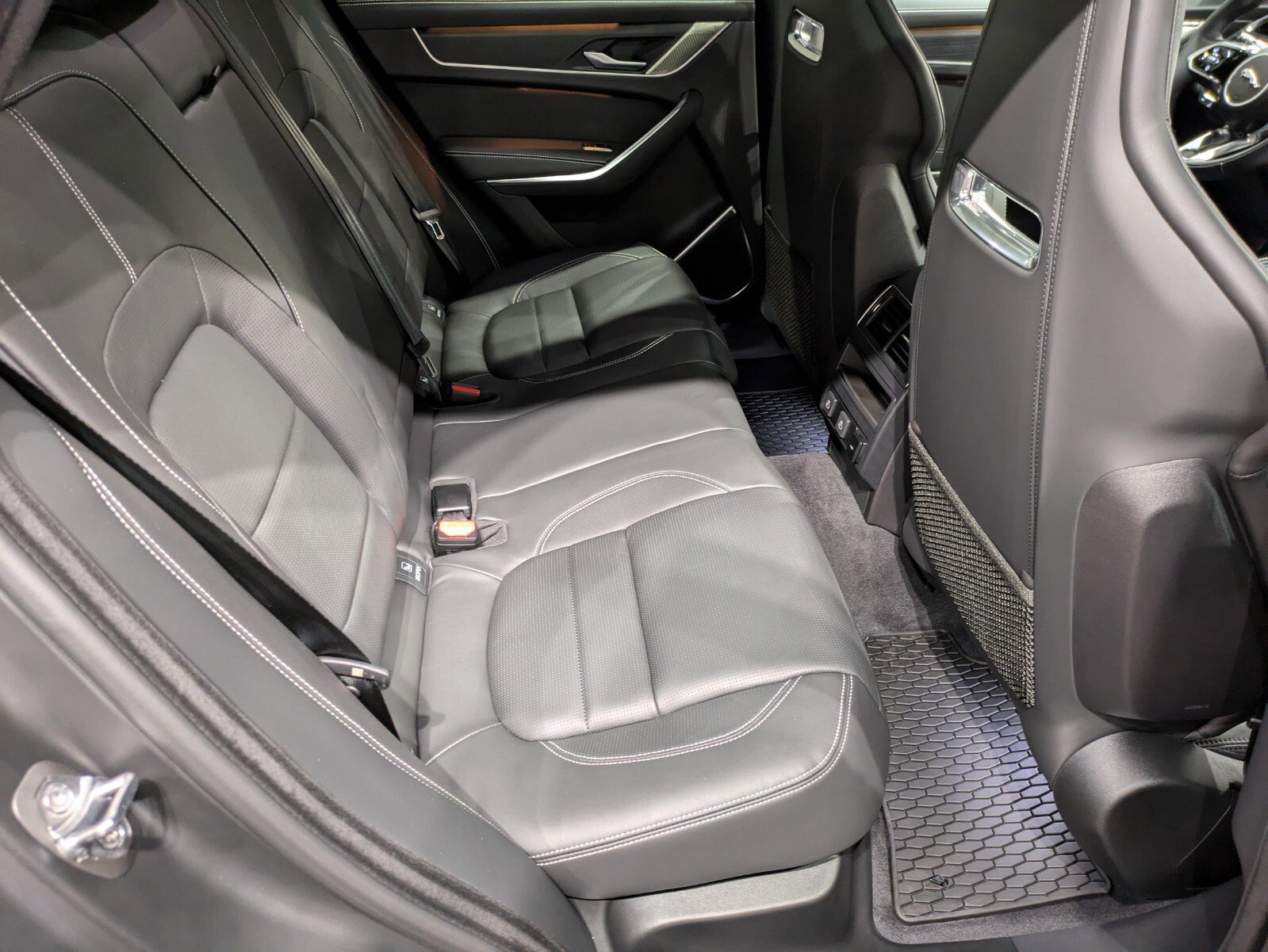 Used 2025 Jaguar F-PACE R-Dynamic S image 21