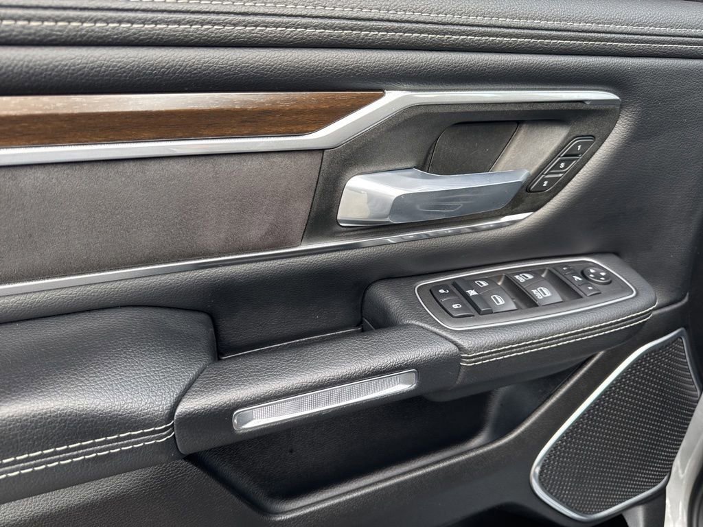 Used 2022 RAM 1500 Laramie AWD/4WD image 9