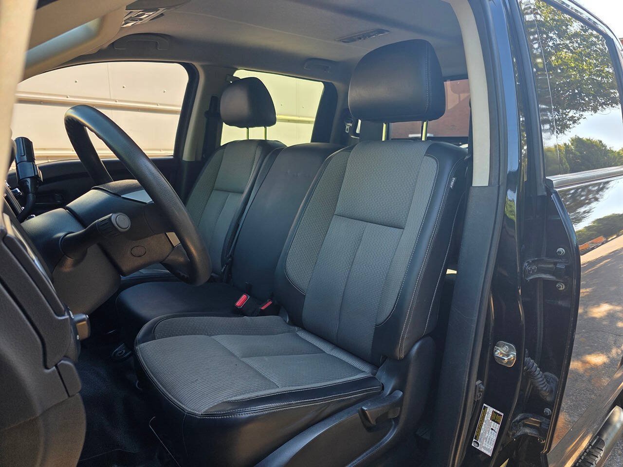 Used 2017 Nissan Titan S AWD/4WD image 14