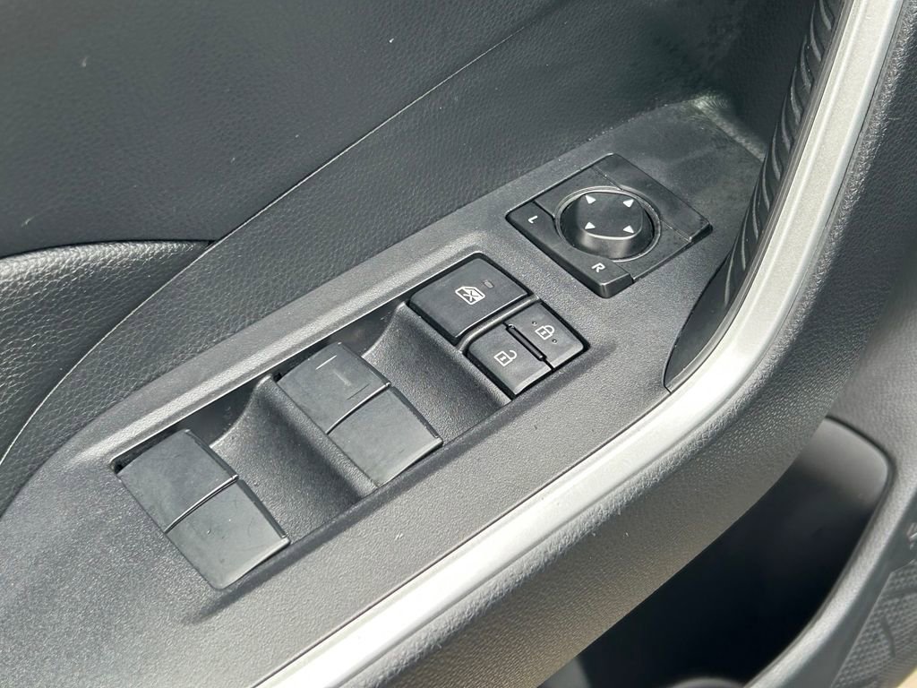 Certified 2022 Toyota RAV4 LE AWD/4WD image 23