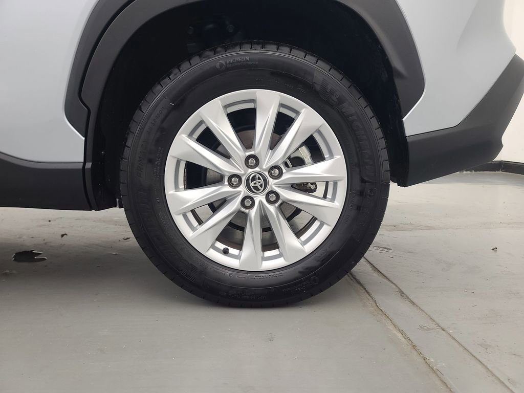 Used 2025 Toyota Corolla Cross LE image 11