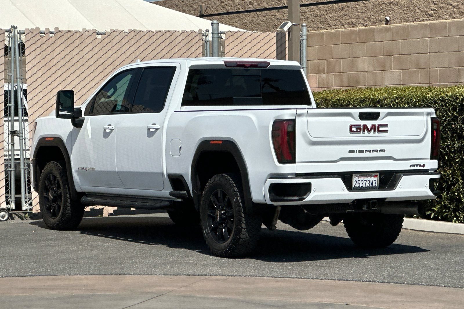 Used 2024 GMC Sierra 2500 AT4 w/ AT4 Preferred Package AWD/4WD image 6