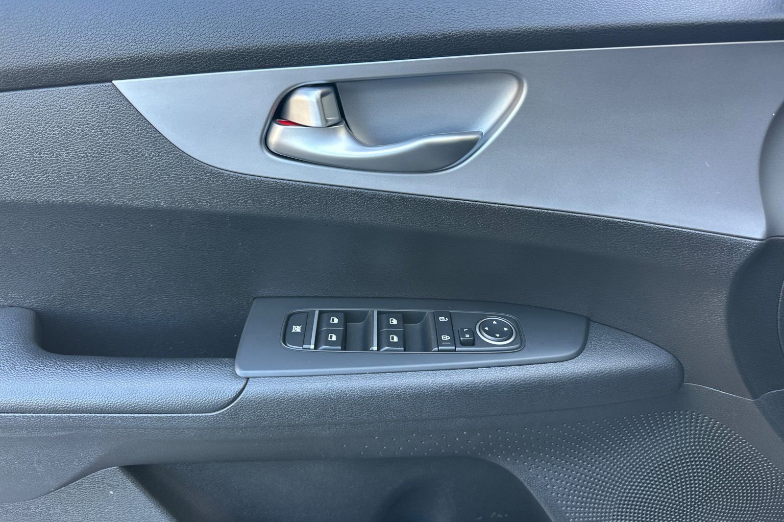 Used 2023 Kia Forte LXS image 11