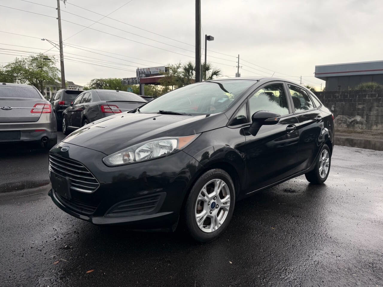 Used 2014 Ford Fiesta SE image 2