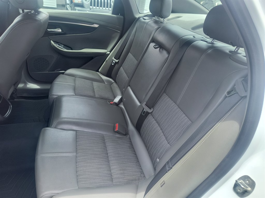 Used 2016 Chevrolet Impala LT FWD image 26