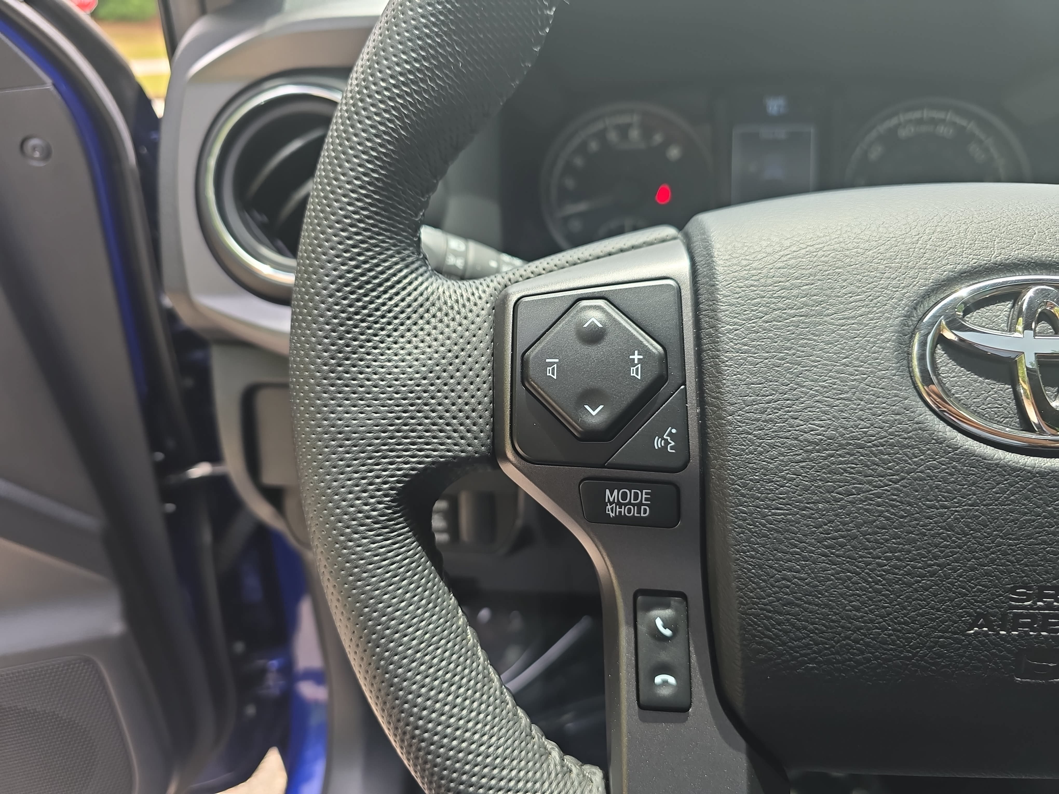 Used 2023 Toyota Tacoma TRD Off-Road w/ TRD Premium Off Road Package AWD/4WD image 16