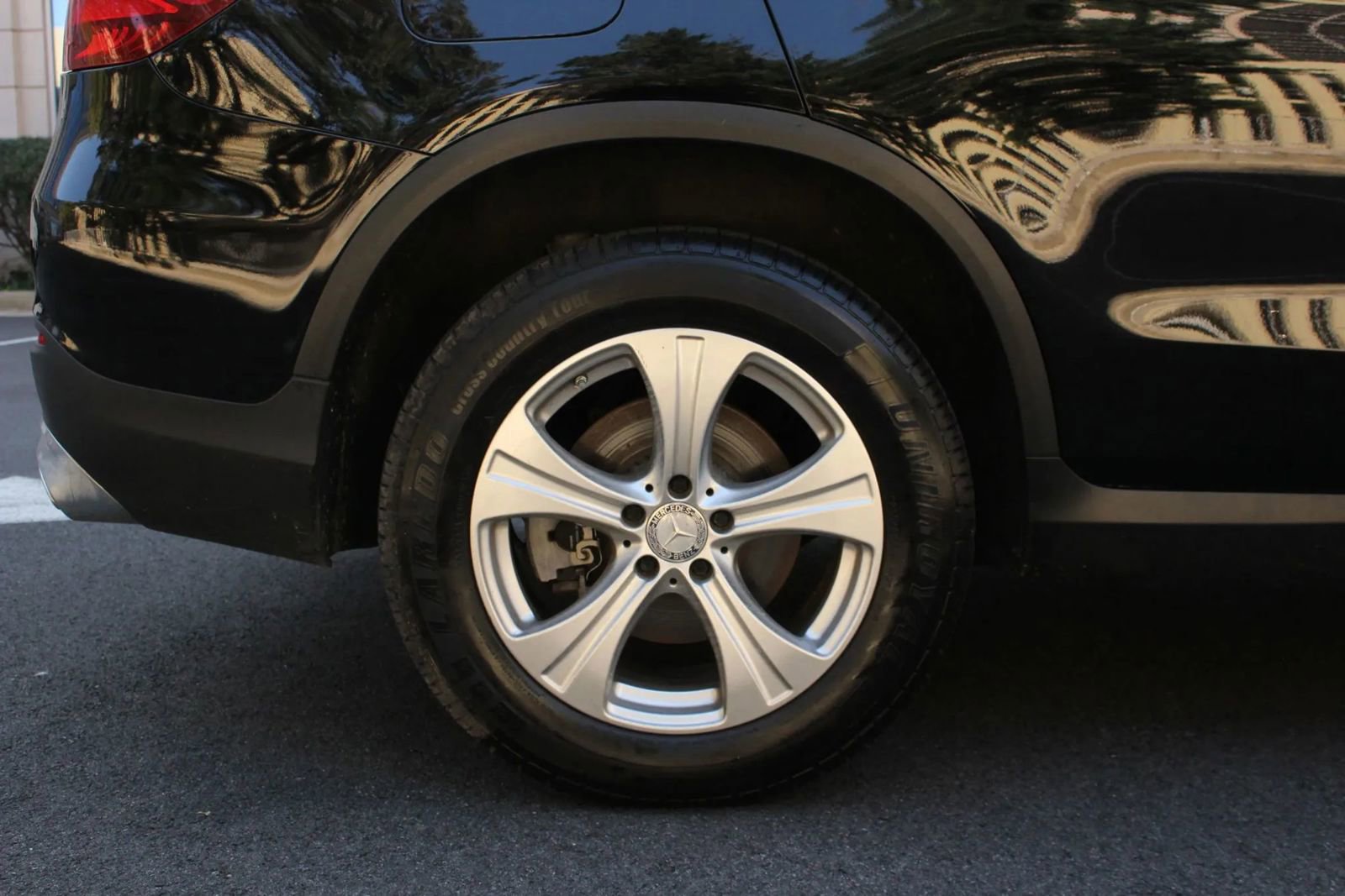 Used 2017 Mercedes-Benz GLC 300 4MATIC w/ Premium 1 Package image 5