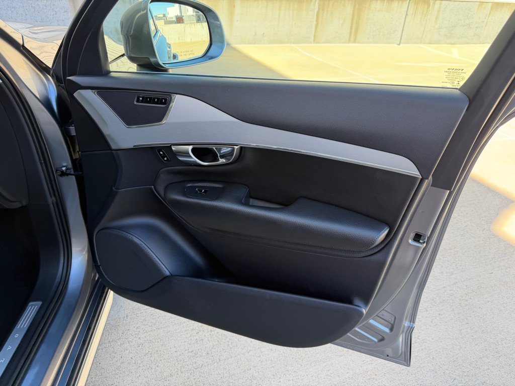 Used 2016 Volvo XC90 T8 Momentum w/ Vision Package AWD/4WD image 30