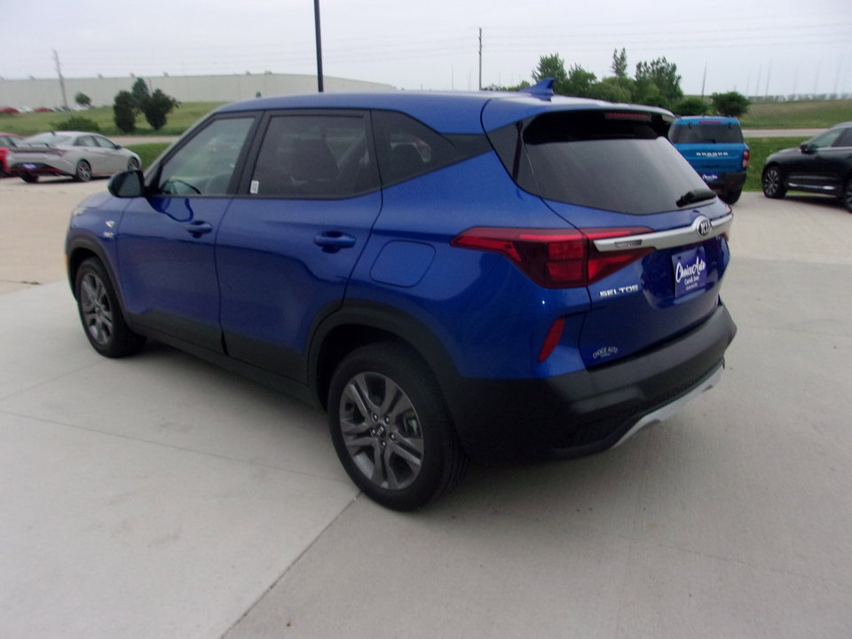 Used 2021 Kia Seltos LX AWD/4WD image 8