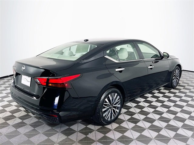 Used 2025 Nissan Altima 2.5 SV image 8