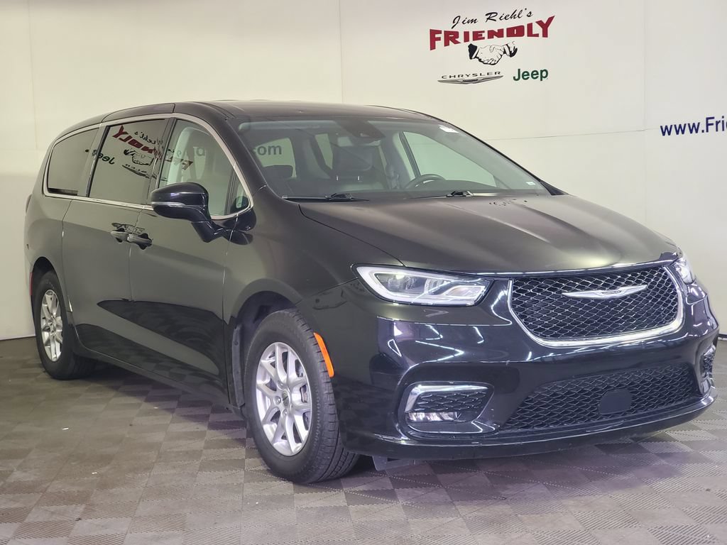 Used 2024 Chrysler Pacifica Touring-L FWD video 2