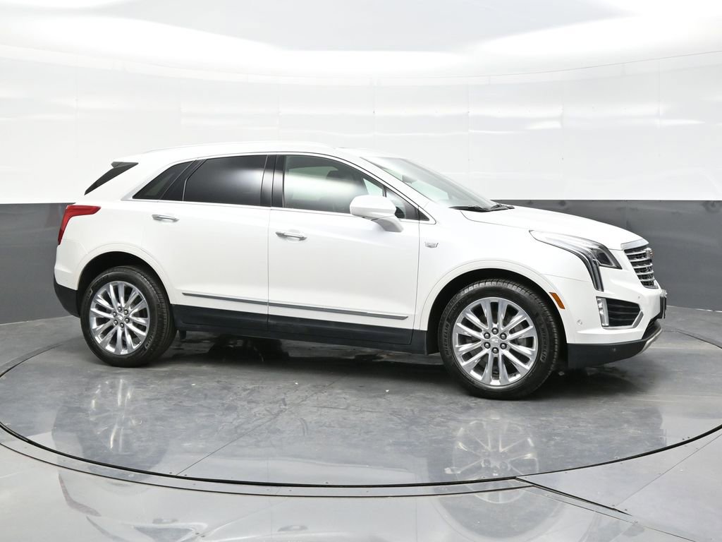 Used 2017 Cadillac XT5 Platinum w/ Driver Assist Package image 8