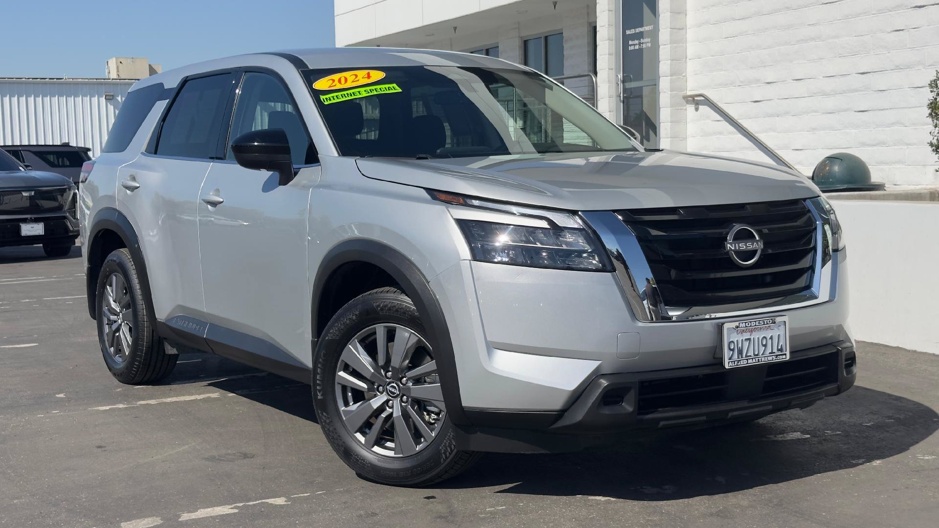 Used 2024 Nissan Pathfinder S