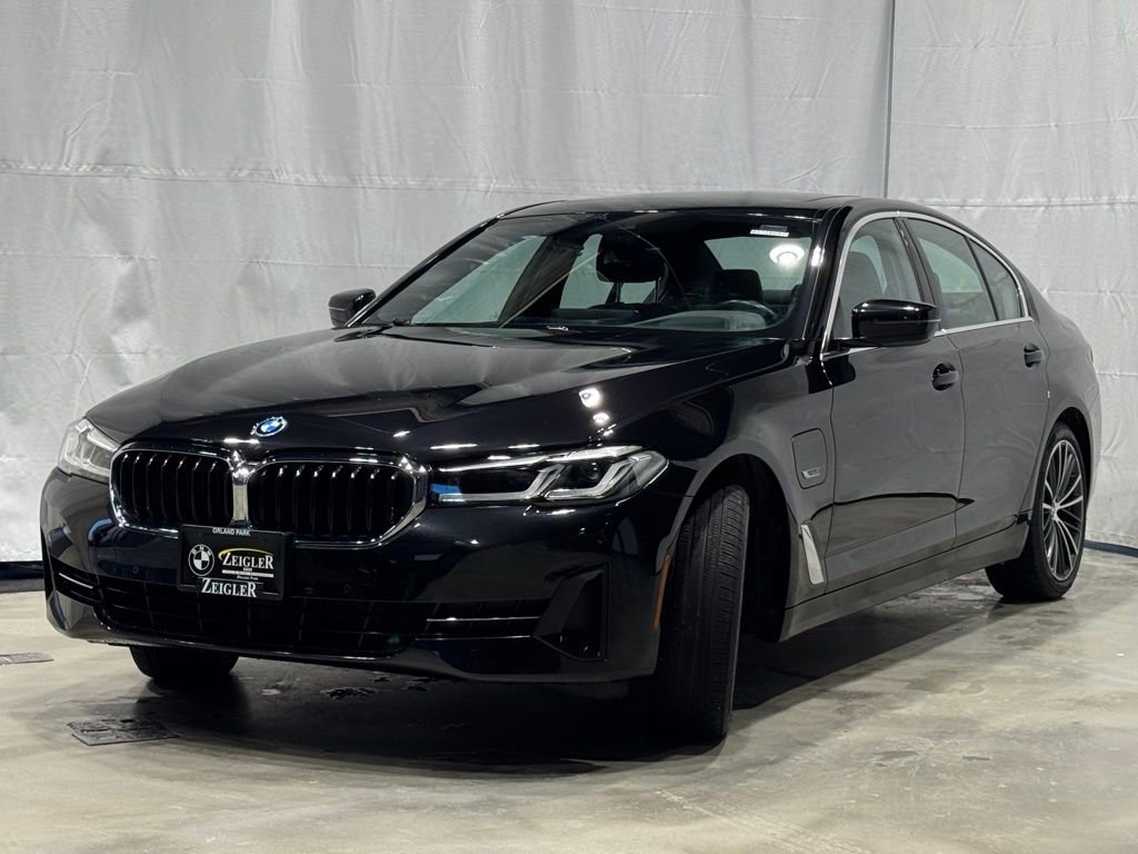 Certified 2023 BMW 530e xDrive w/ Premium Package image 3