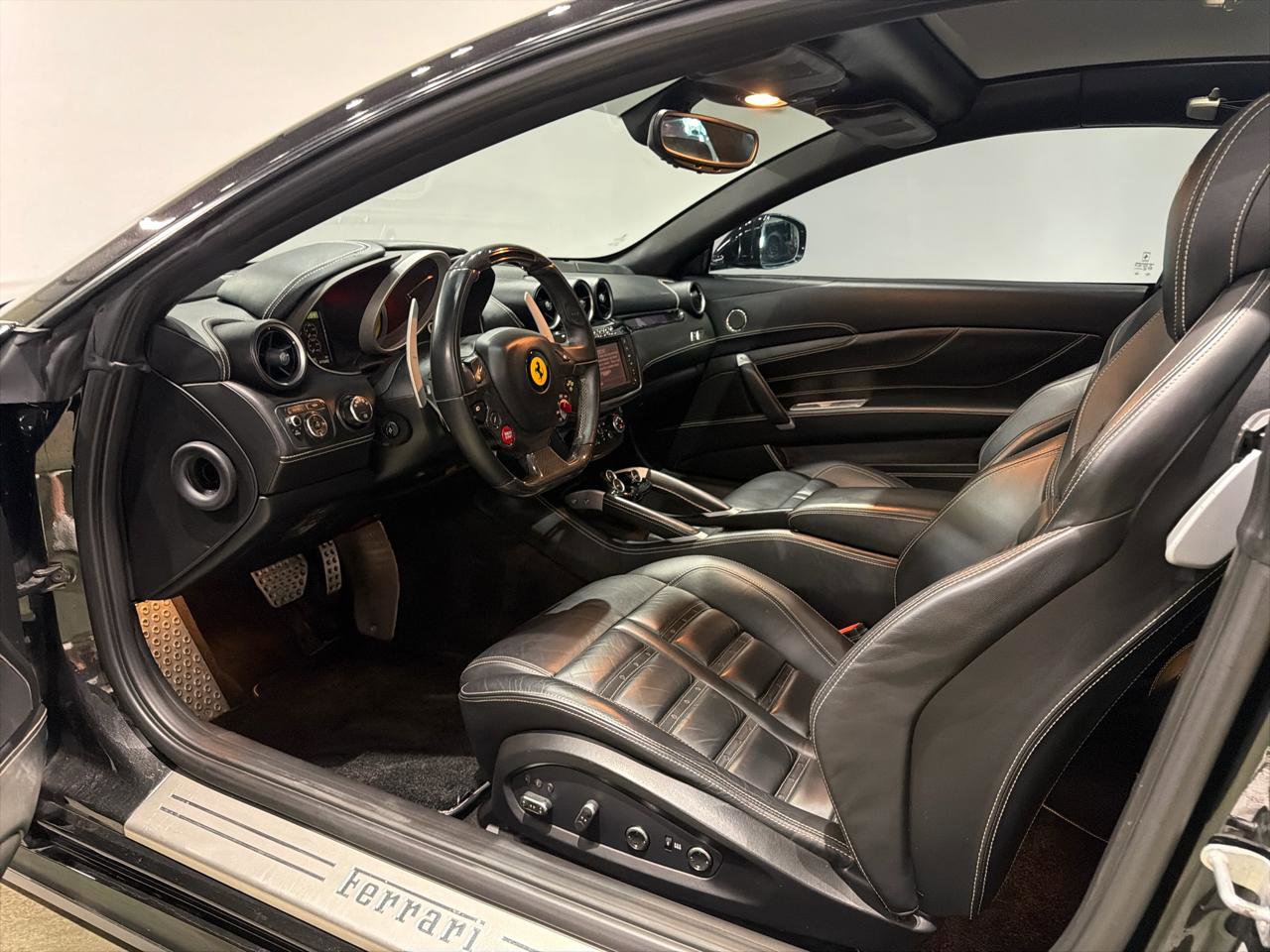 Used 2014 Ferrari FF image 23