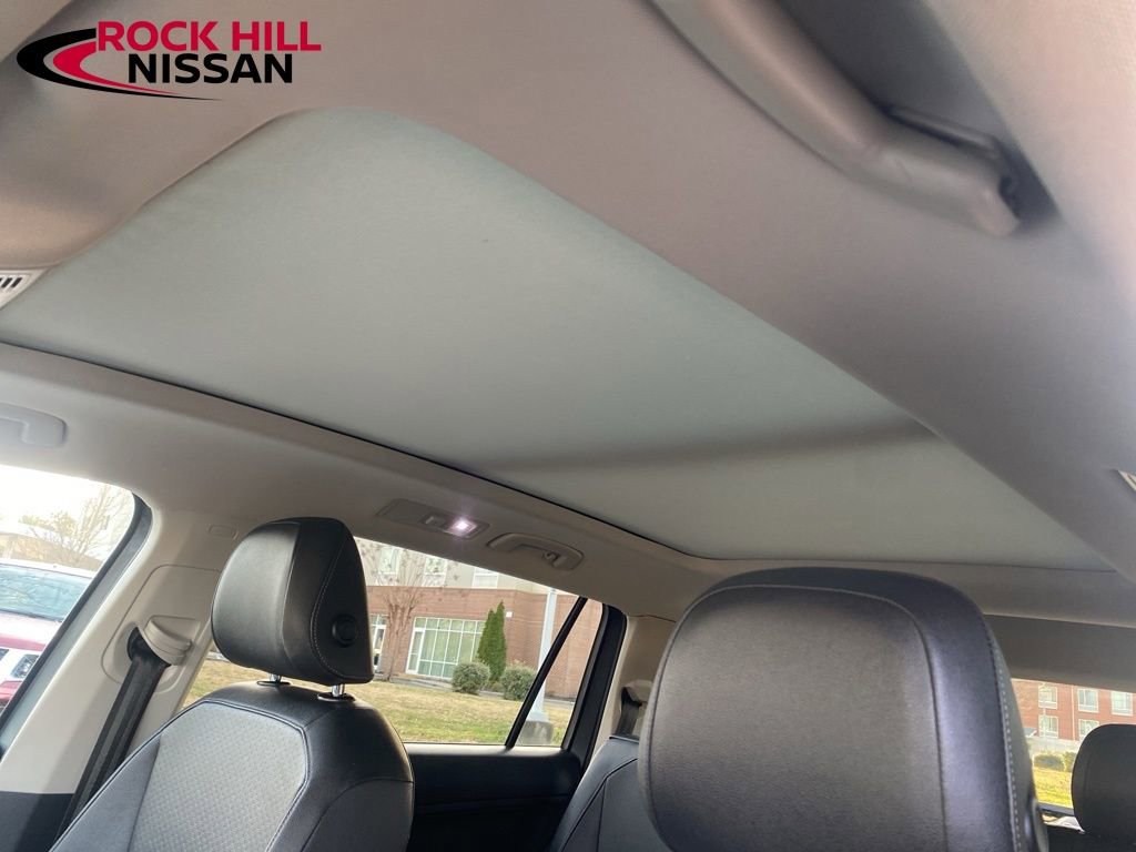 Used 2019 Volkswagen Tiguan SE w/ Panoramic Sunroof Package image 16