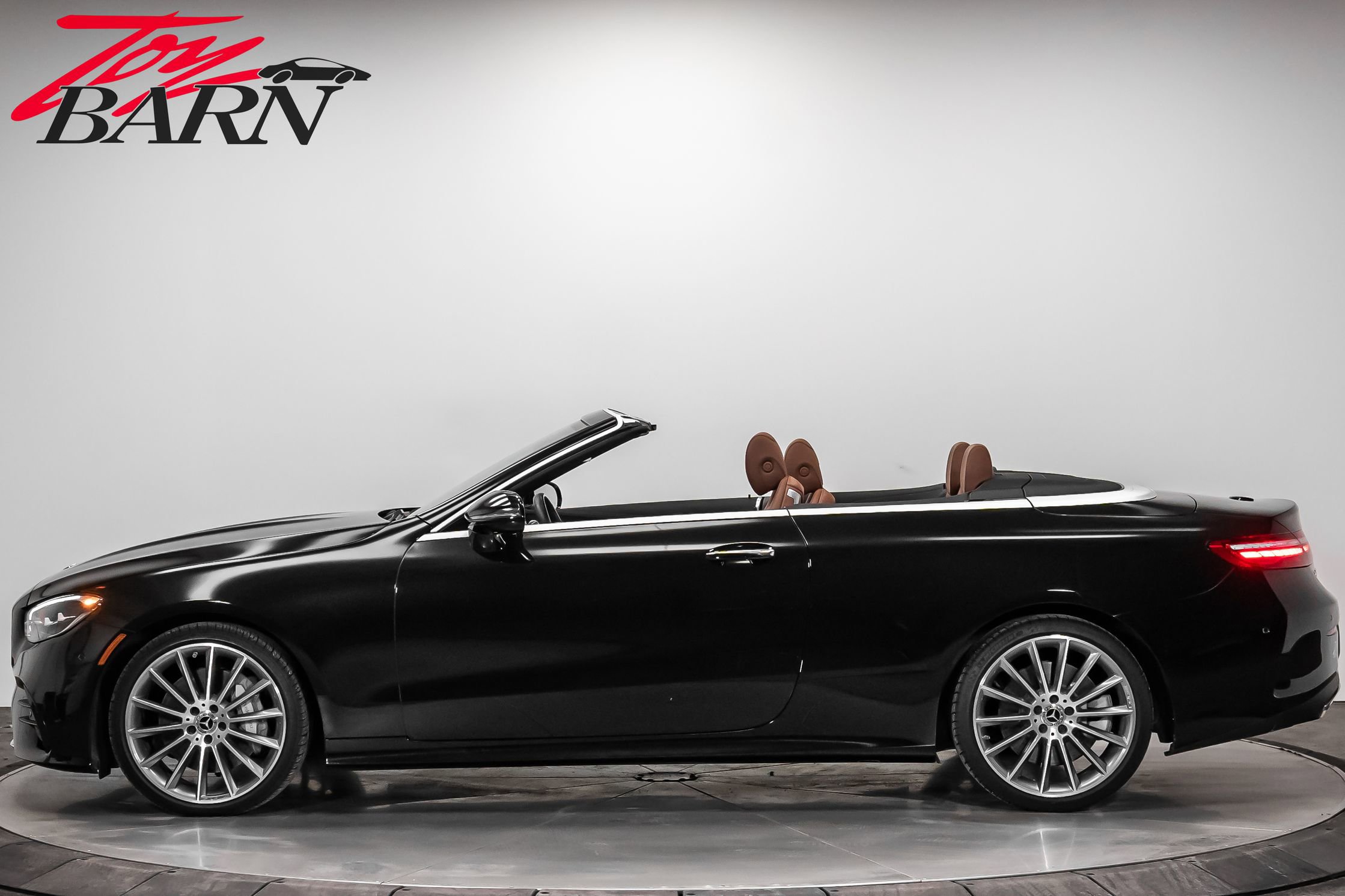 Used 2023 Mercedes-Benz E 450 4MATIC Cabriolet image 2