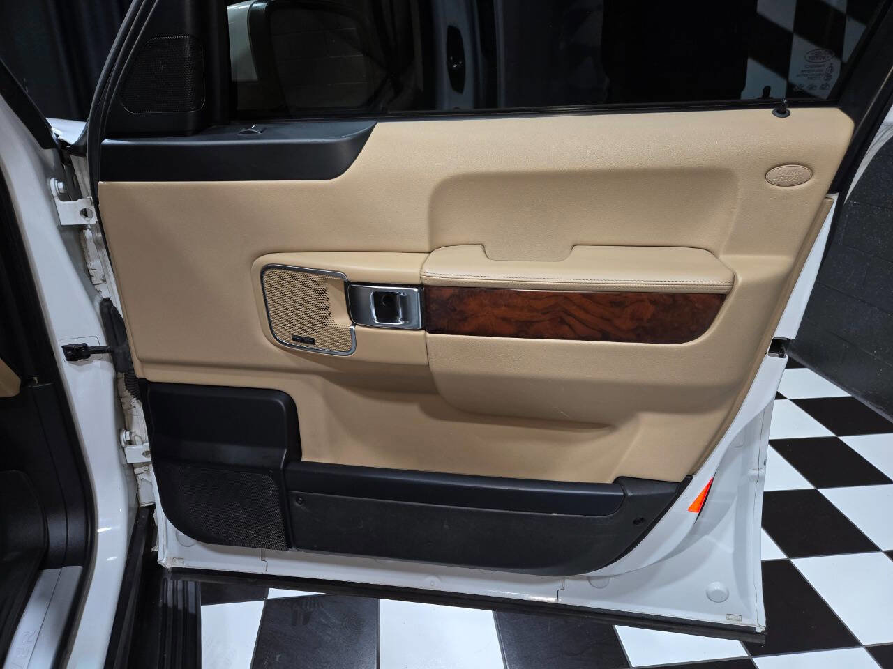 Used 2012 Land Rover Range Rover HSE LUX image 47