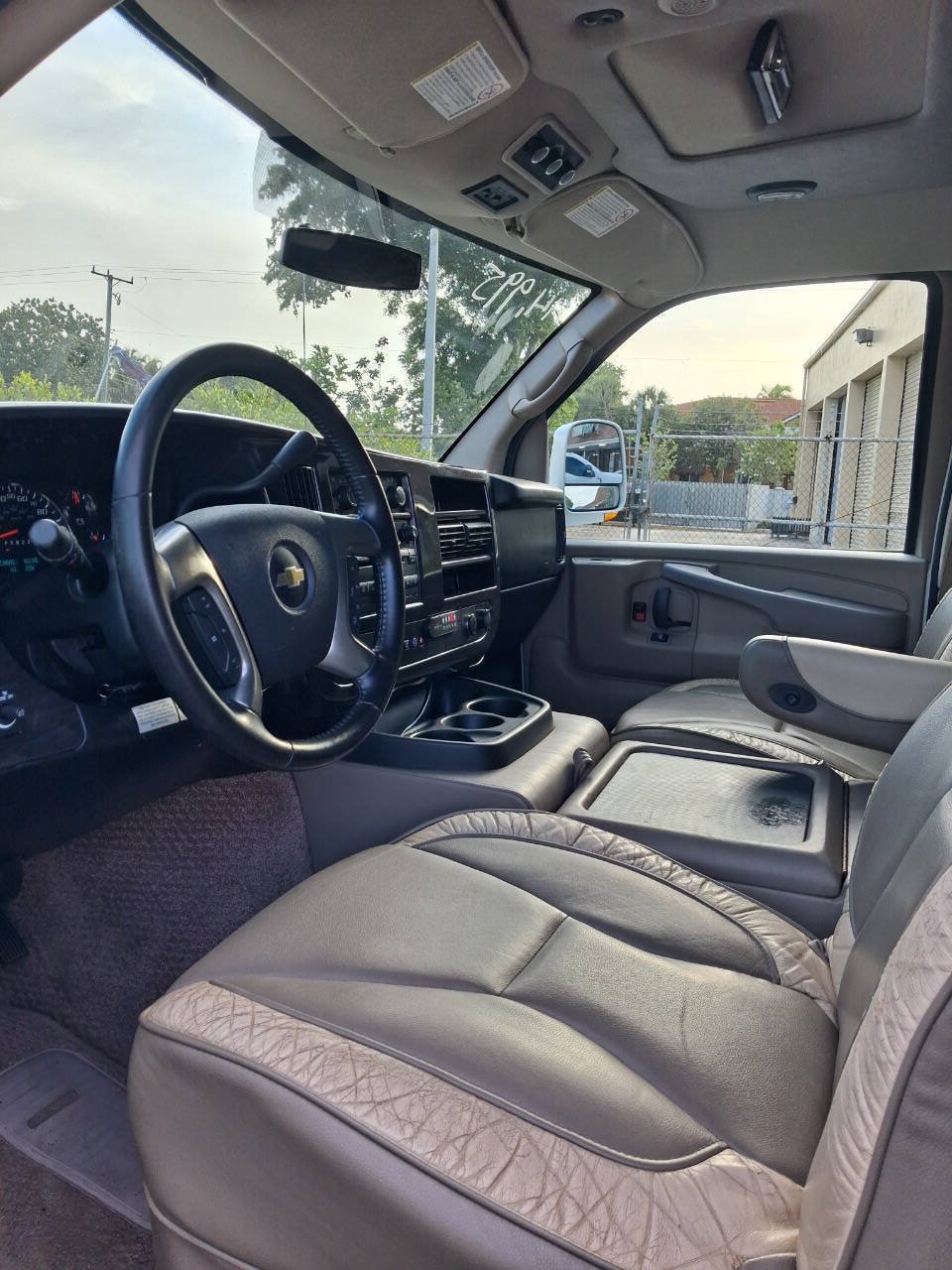 Used 2012 Chevrolet Express 1500 RWD image 10
