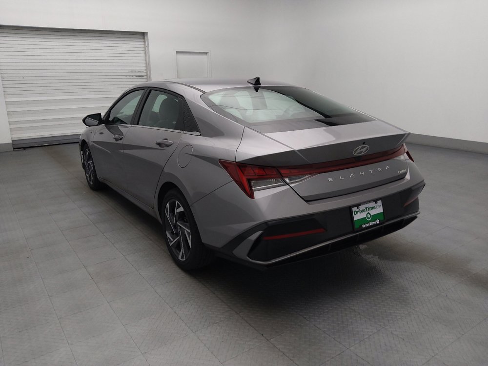 Used 2025 Hyundai Elantra Limited FWD image 5