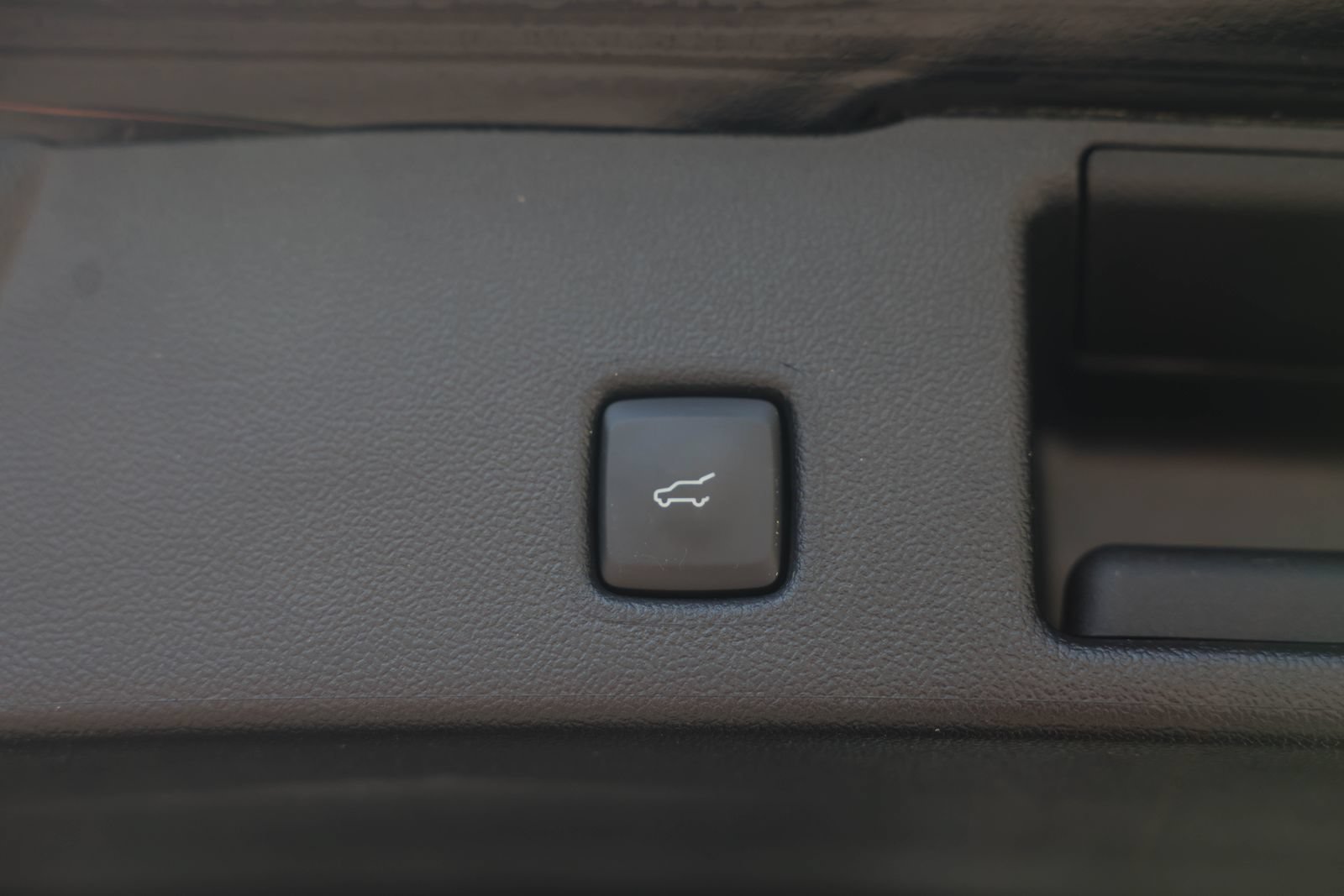 Used 2022 Ford Escape SE w/ SE Sport Appearance Package AWD/4WD image 14