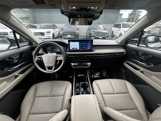 Certified 2024 Lincoln Corsair AWD w/ Equipment Group 101A image 3