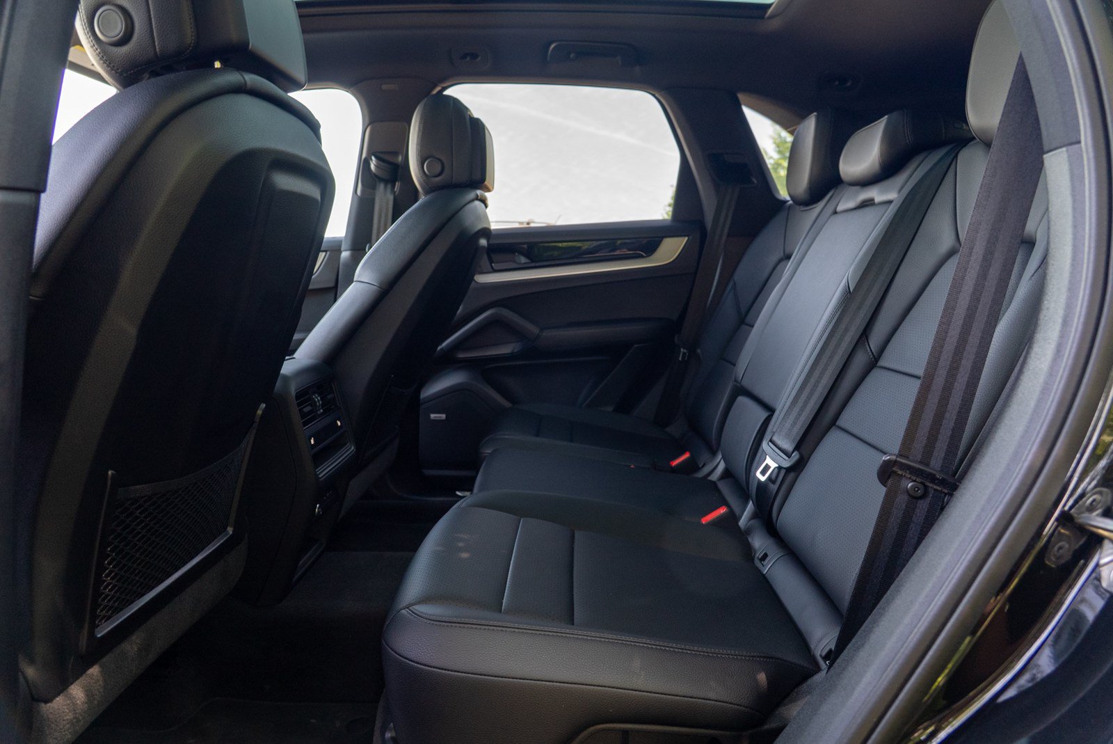 Certified 2025 Porsche Cayenne AWD/4WD image 31