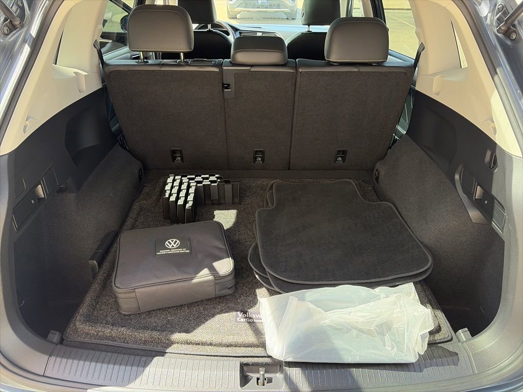 Certified 2023 Volkswagen Tiguan SE w/ Panoramic Sunroof Package image 14