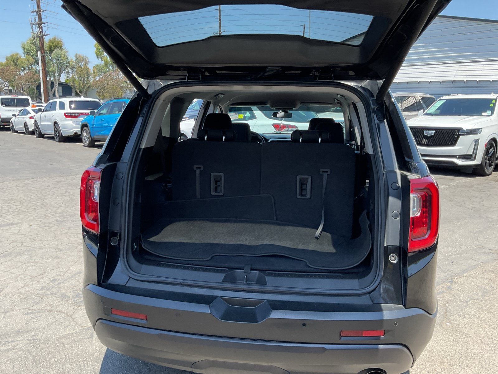 Used 2021 GMC Acadia SLE w/ Driver Convenience Package FWD image 26