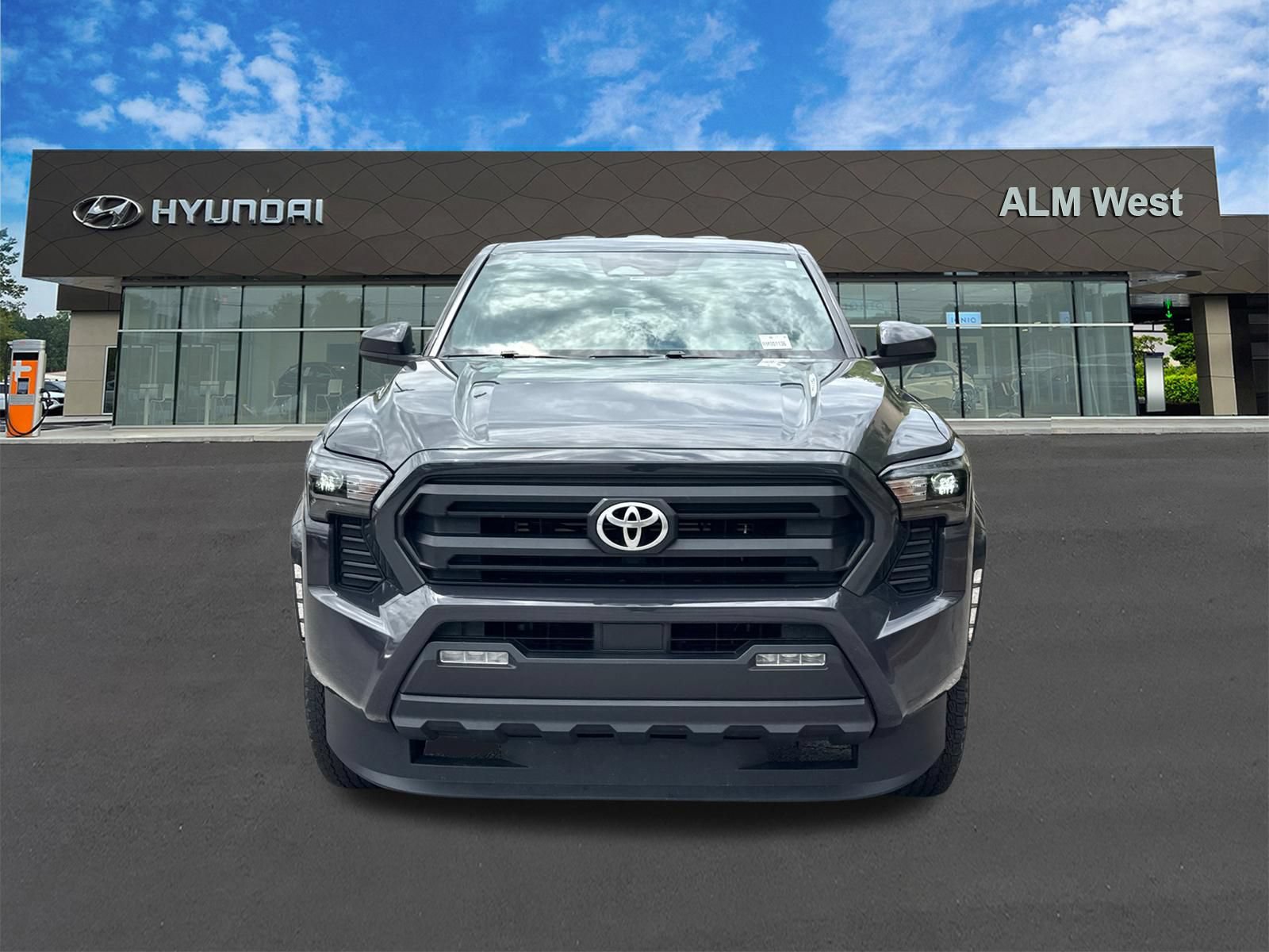 Used 2024 Toyota Tacoma SR5 AWD/4WD image 2