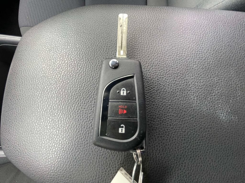 Used 2023 Toyota RAV4 LE AWD/4WD image 32