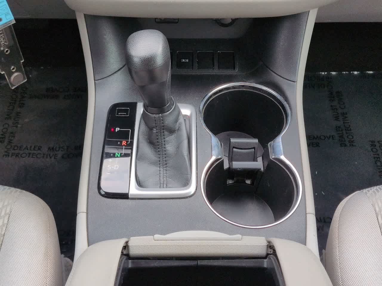 Used 2014 Toyota Highlander LE FWD image 18