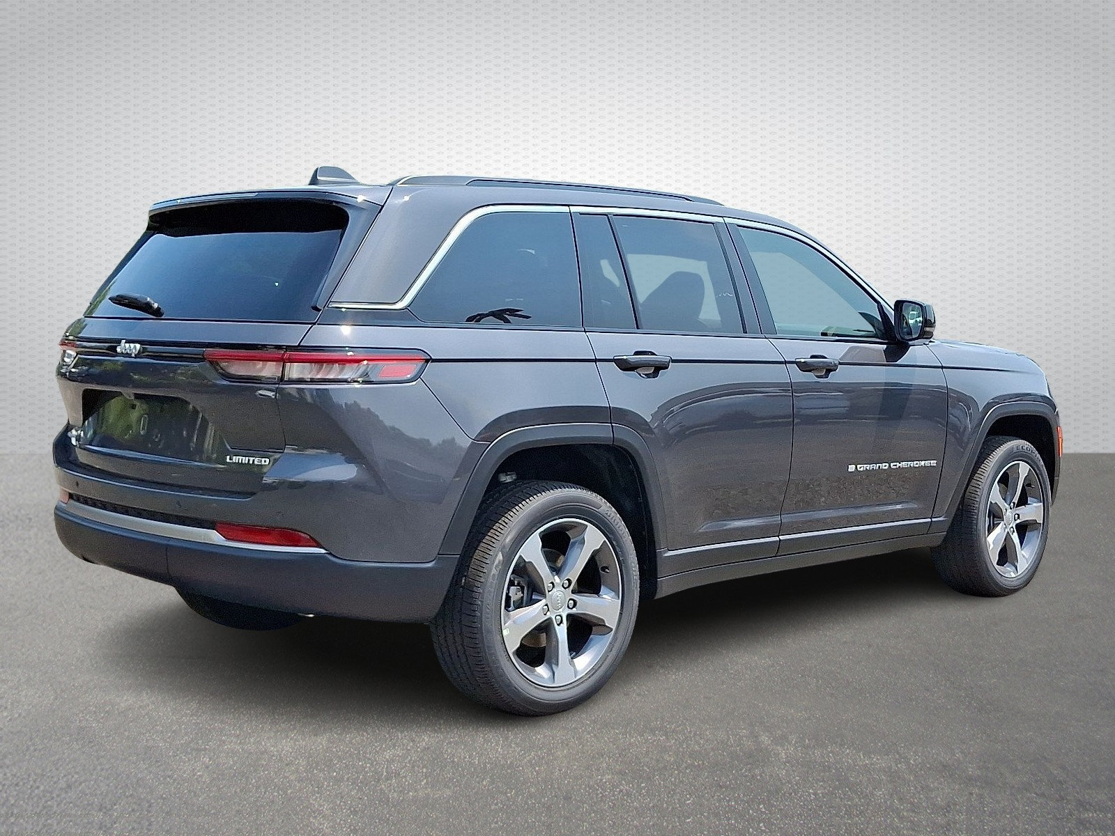 New 2026 Jeep Grand Cherokee Limited w/ Trailer Tow Package AWD/4WD image 4
