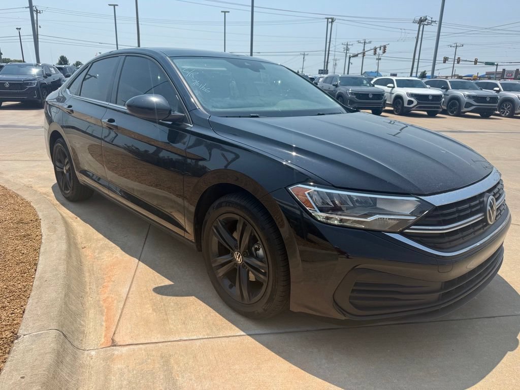 Certified 2023 Volkswagen Jetta SE w/ Panoramic Sunroof Package FWD image 7