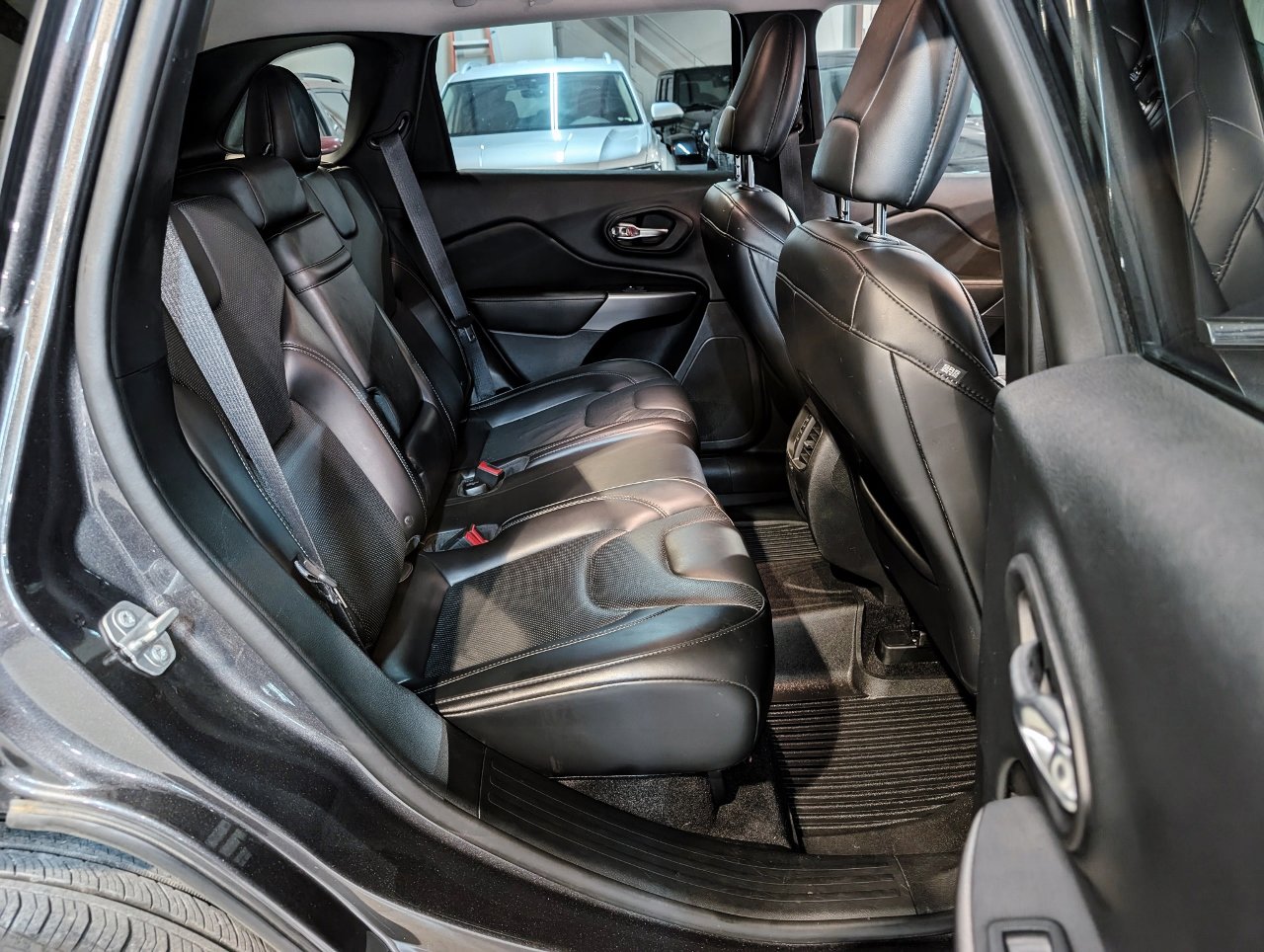 Used 2019 Jeep Cherokee Limited w/ Trailer Tow Group image 25