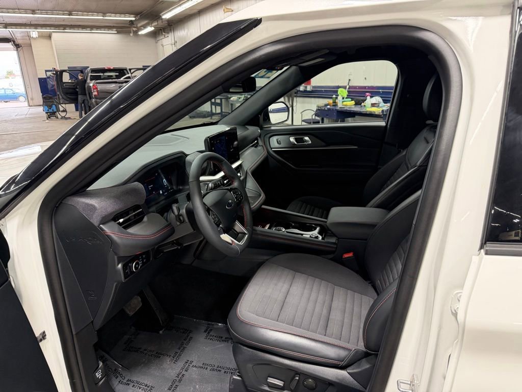 Certified 2025 Ford Explorer ST-Line w/ ST-Line Street Pack AWD/4WD image 20