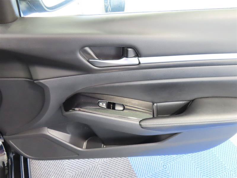 Used 2023 Nissan Altima 2.5 SV FWD image 33