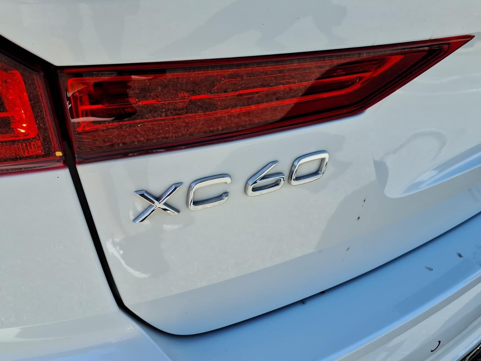 Certified 2024 Volvo XC60 B5 Plus AWD/4WD image 9