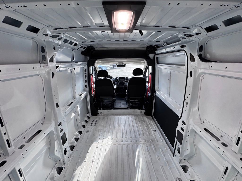 Used 2025 RAM ProMaster 2500 w/ Convenience Group FWD image 12