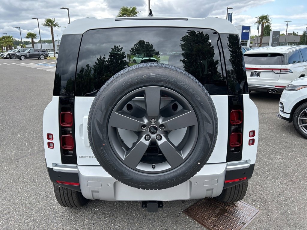 New 2025 Land Rover Defender 110 S image 6