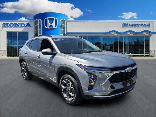 Used 2026 Chevrolet Trax LT FWD image 1