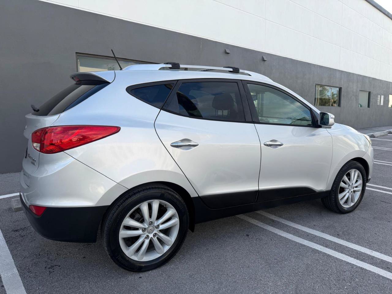 Used 2012 Hyundai Tucson Limited FWD image 7