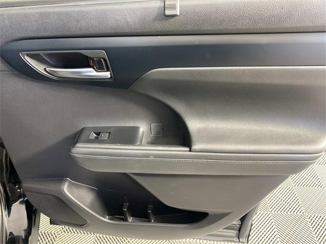 Used 2022 Toyota Highlander XLE image 30