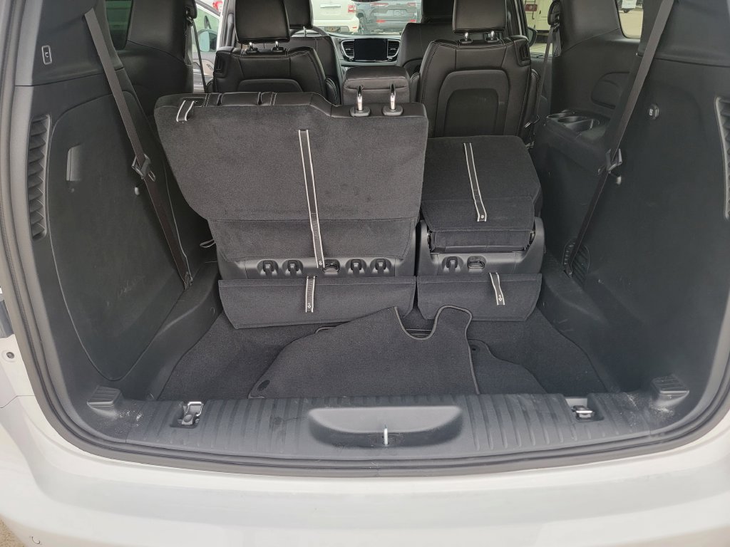 Used 2026 Chrysler Pacifica Select FWD image 17
