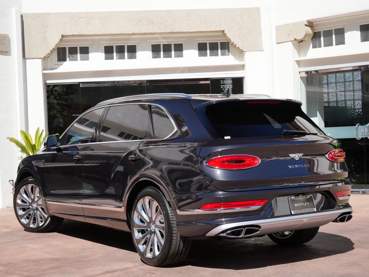 Used 2025 Bentley Bentayga Extended Wheelbase AWD/4WD image 3