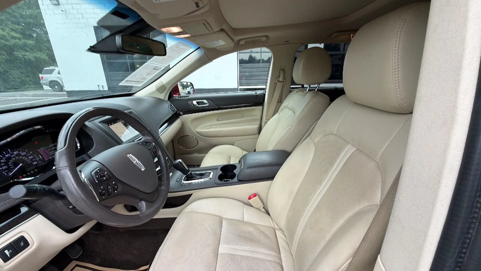 Used 2019 Lincoln MKT AWD image 19